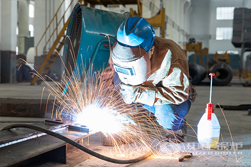 2噸生物質(zhì)<a href=http://cdsksx.com/products/rqzqgl/ target=_blank class=infotextkey>蒸汽鍋爐</a>多少錢